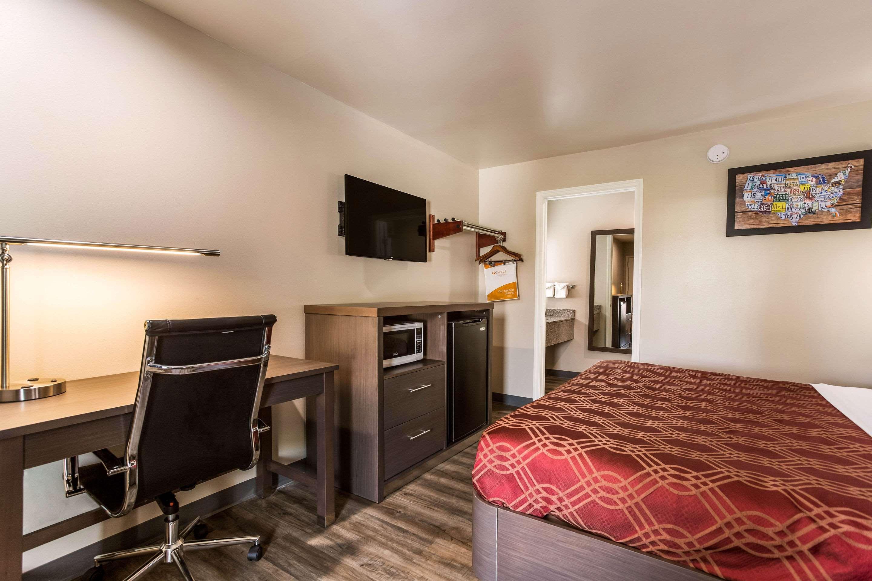 Econo Lodge Inn & Suites Murfreesboro Exterior photo